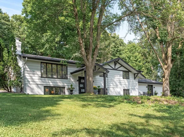 17046 Chiltern Hills Rd, Minnetonka, MN 55345