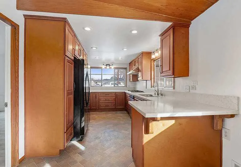 590 N Cambridge St — Photo 32