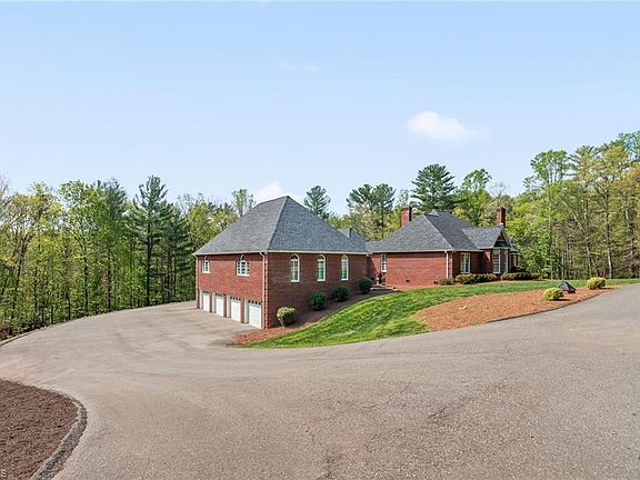 3rd image of 376 Lawrelyn Dr