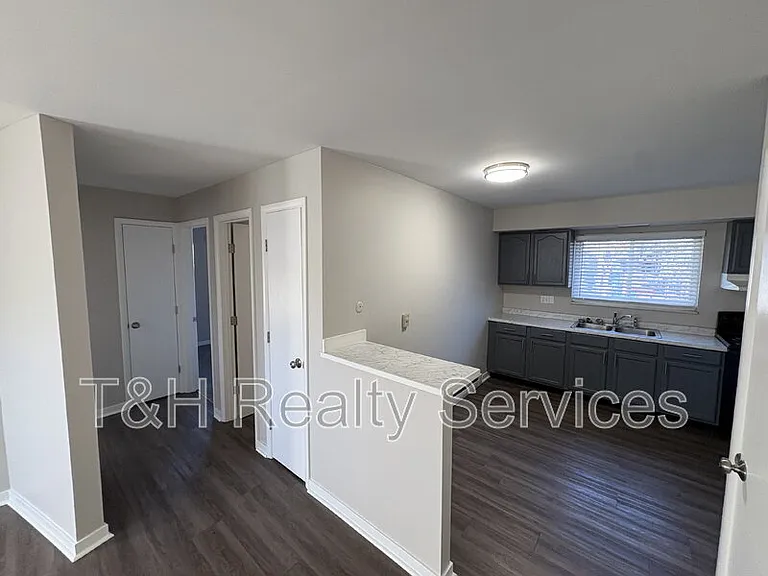 1142 Evans Ave #3 — Photo 7
