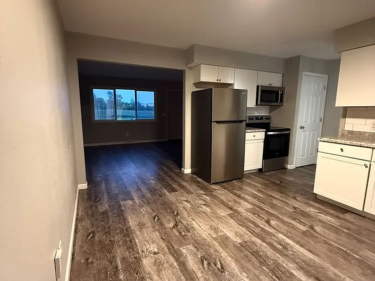 5332 N Division St — Photo 3