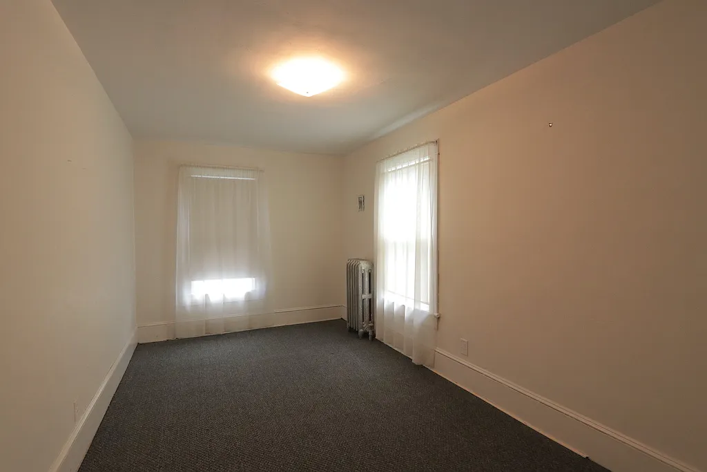 3 bed, 720 sqft, $2,000 — Photo 3