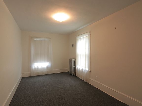 3rd image of 75 Maple St #2
