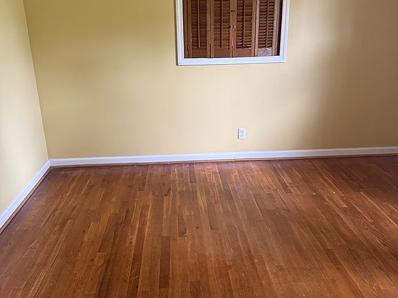 3rd image of 1941 Maple St