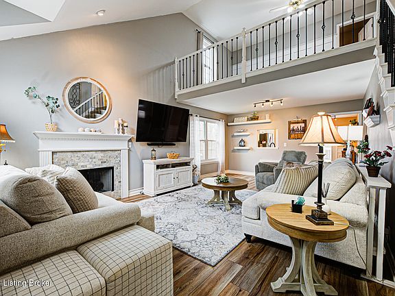 4th image of 724 Eastgate Village Pl