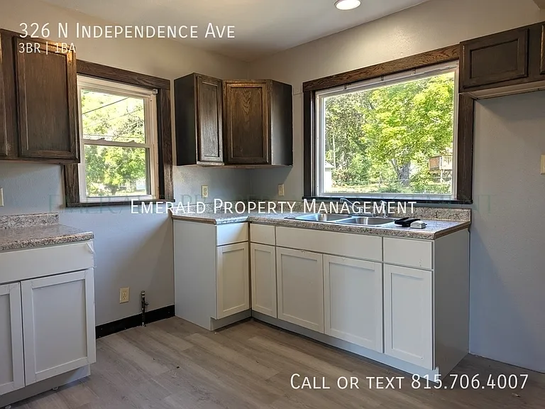 326 N Independence Ave — Photo 9