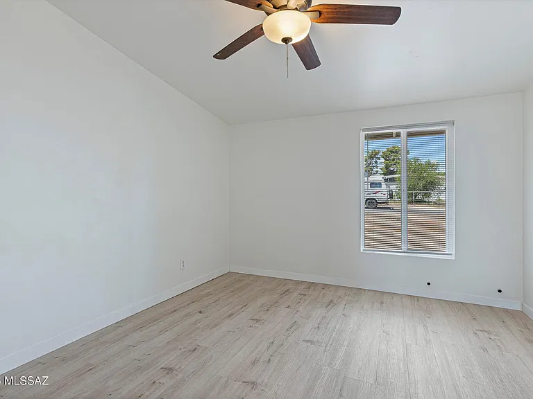 227 S Avenue B — Photo 15