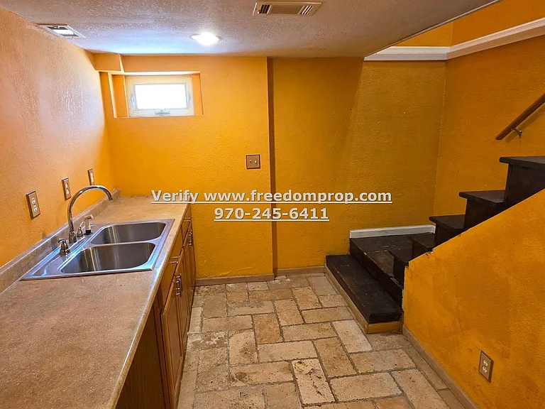 1015 Belford Ave — Photo 7