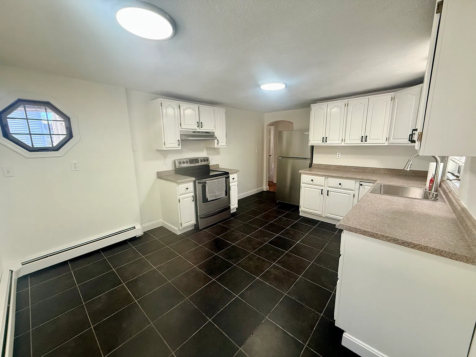 3 bed, 1200 sqft, $3,500 — Photo 4