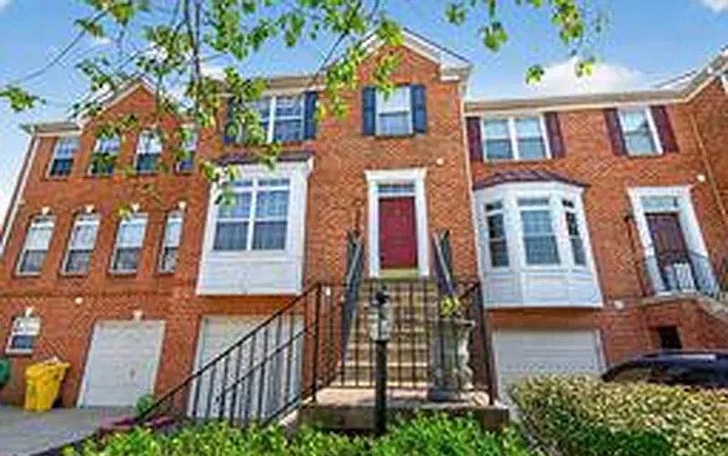 3 bed, 2488 sqft, $3,500 — Photo 3