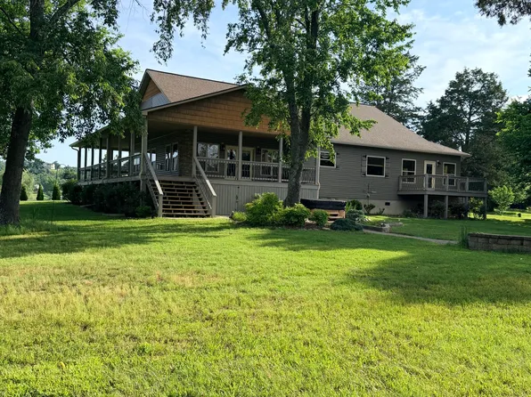 125 Cypress Dr, Dandridge, TN 37725