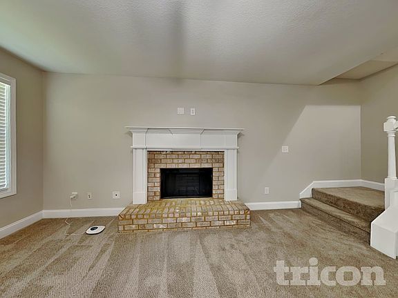 3rd image of 210 Livingston Ct