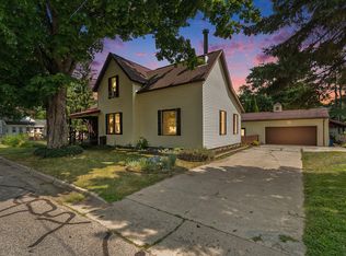 86 Pleasant St, Sparta, MI 49345