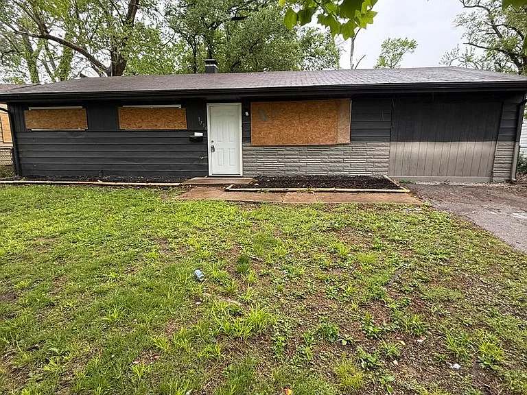 1710 Parklane Dr — Photo 1