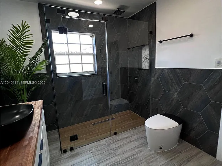 2425 SW 26th Ln — Photo 16