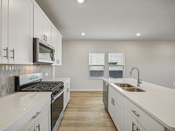 5th image of 805 Leavenworth Dr