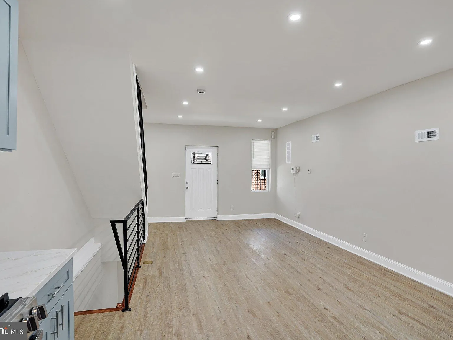 3 bed, 2.0 bath, 1524 sqft, $2,600 — Photo 4