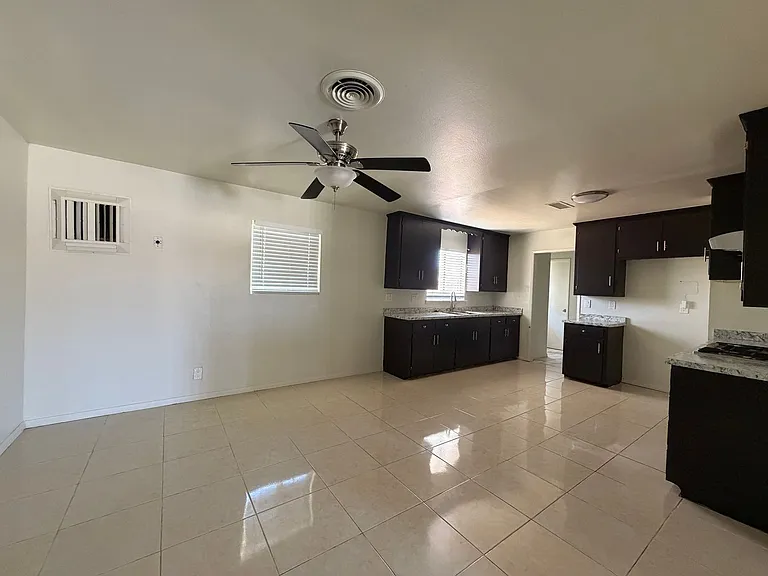 29205 Exeter St — Photo 16