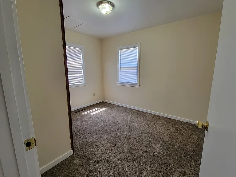 215 N Green St — Photo 9