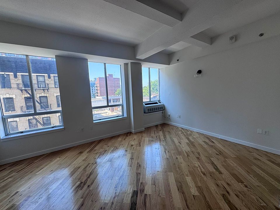 1st image of 29-28 41st Ave #408