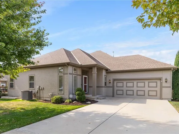 10933 S Wrangler St, Olathe, KS 66061