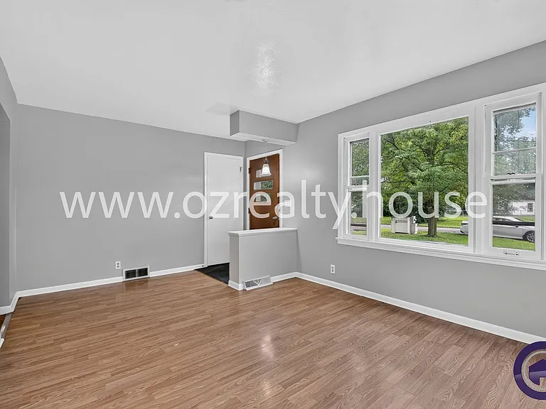 1703 Heatherdowns Blvd — Photo 4