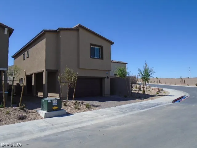 4 bed, 2.5 bath, 1865 sqft, $2,361 — Photo 3