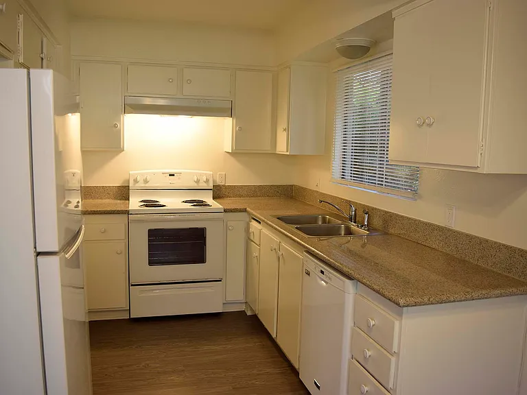 Ojai Gardens Apartments (Resort Apartments L.L.C.) — Photo 10
