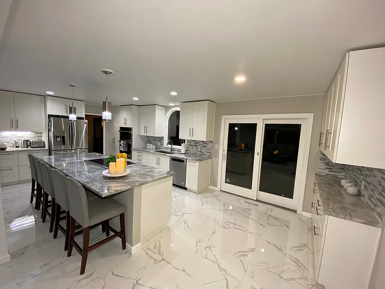 4077 Lincoln Dr — Photo 12