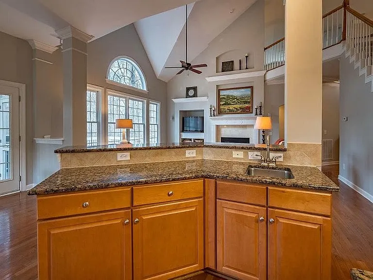 310 Hogan Woods Cir — Photo 6