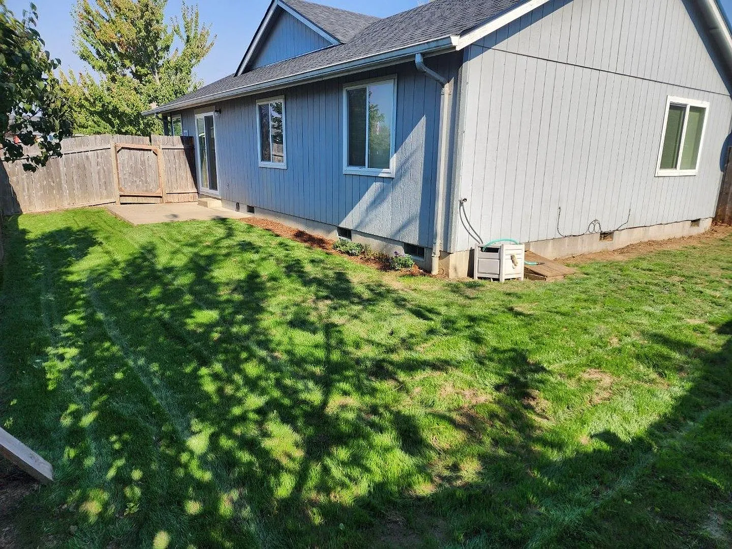 Newly updated 3-bedroom, 2-bathroom duplex with a garage! — Photo 4