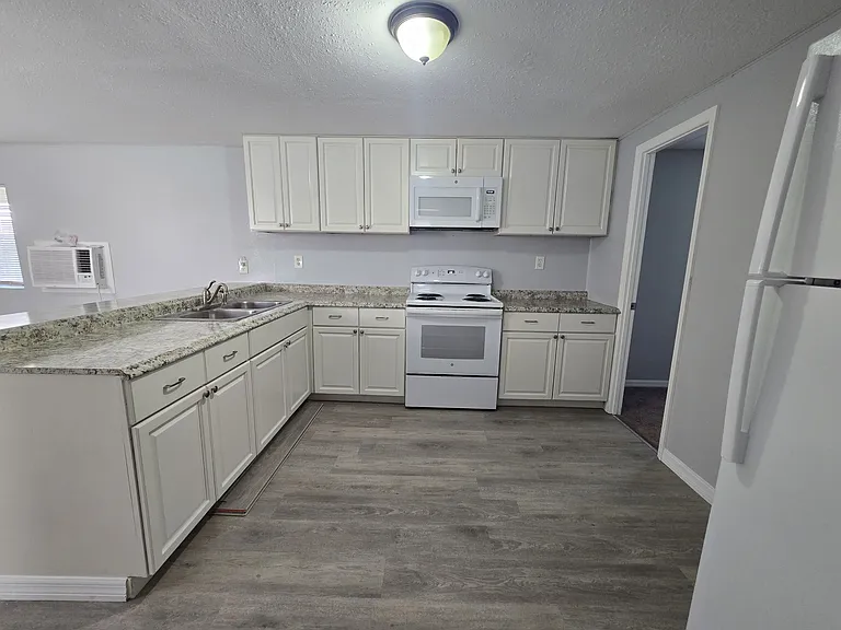 1871 Cactus Ct — Photo 2