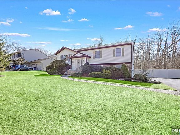 2nd image of 31 Virgil Rd