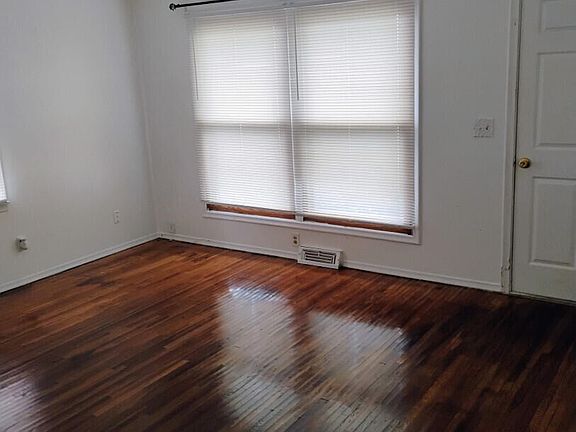 2nd image of 5509 Clover Ln