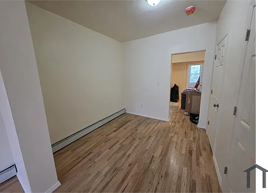 3 bed, 900 sqft, $3,595 — Photo 4