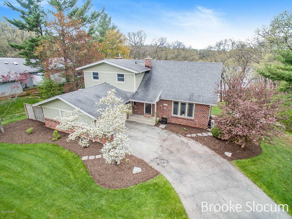 1st image of 3851 Keeweenaw Dr NE
