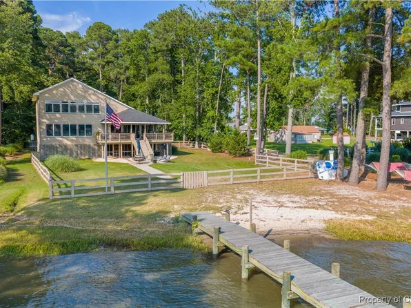 11 Franklin St, Deltaville, VA 23043