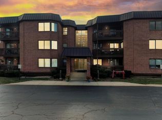 6425 Clarendon Hills Rd APT 112, Willowbrook, IL 60527