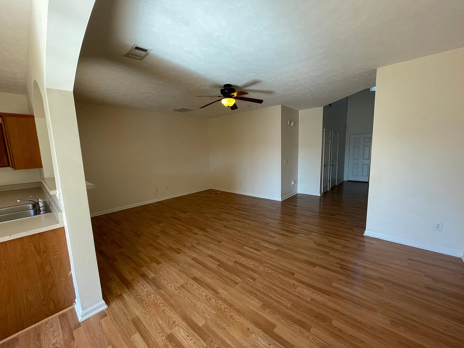 3 bed, 2.5 bath, 1595 sqft, $2,275 — Photo 3