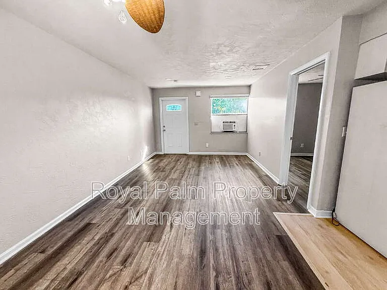 3744 Estelle Ave — Photo 10