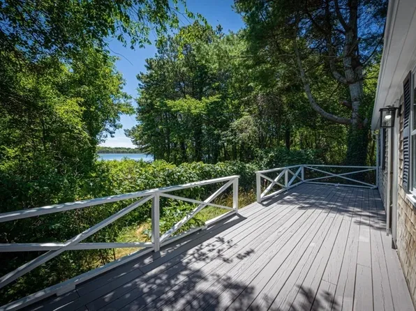7 Circuit Rd, West Yarmouth, MA 02673