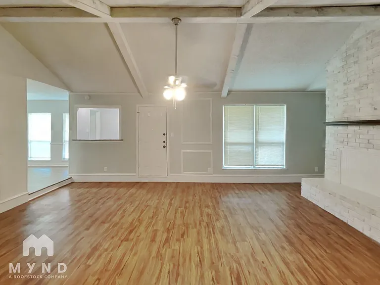 3305 Heritage Ln — Photo 7