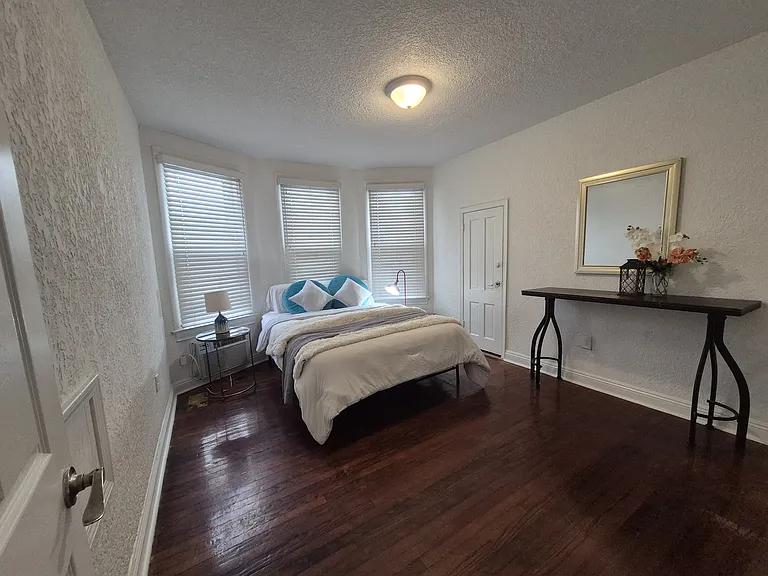 546 Broad St — Photo 15