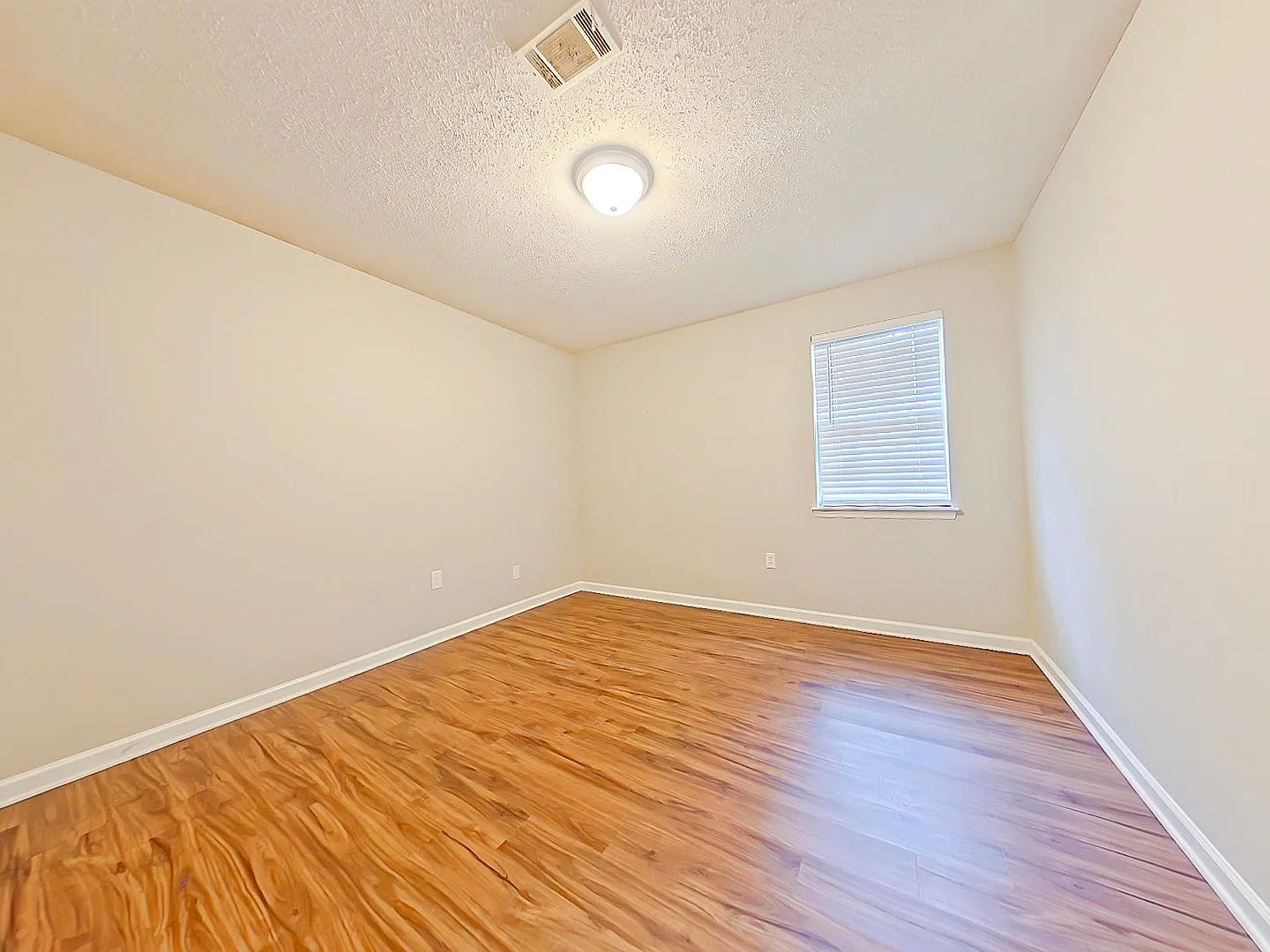 3 Bedroom 2 Bath Home in Martinez — Photo 4