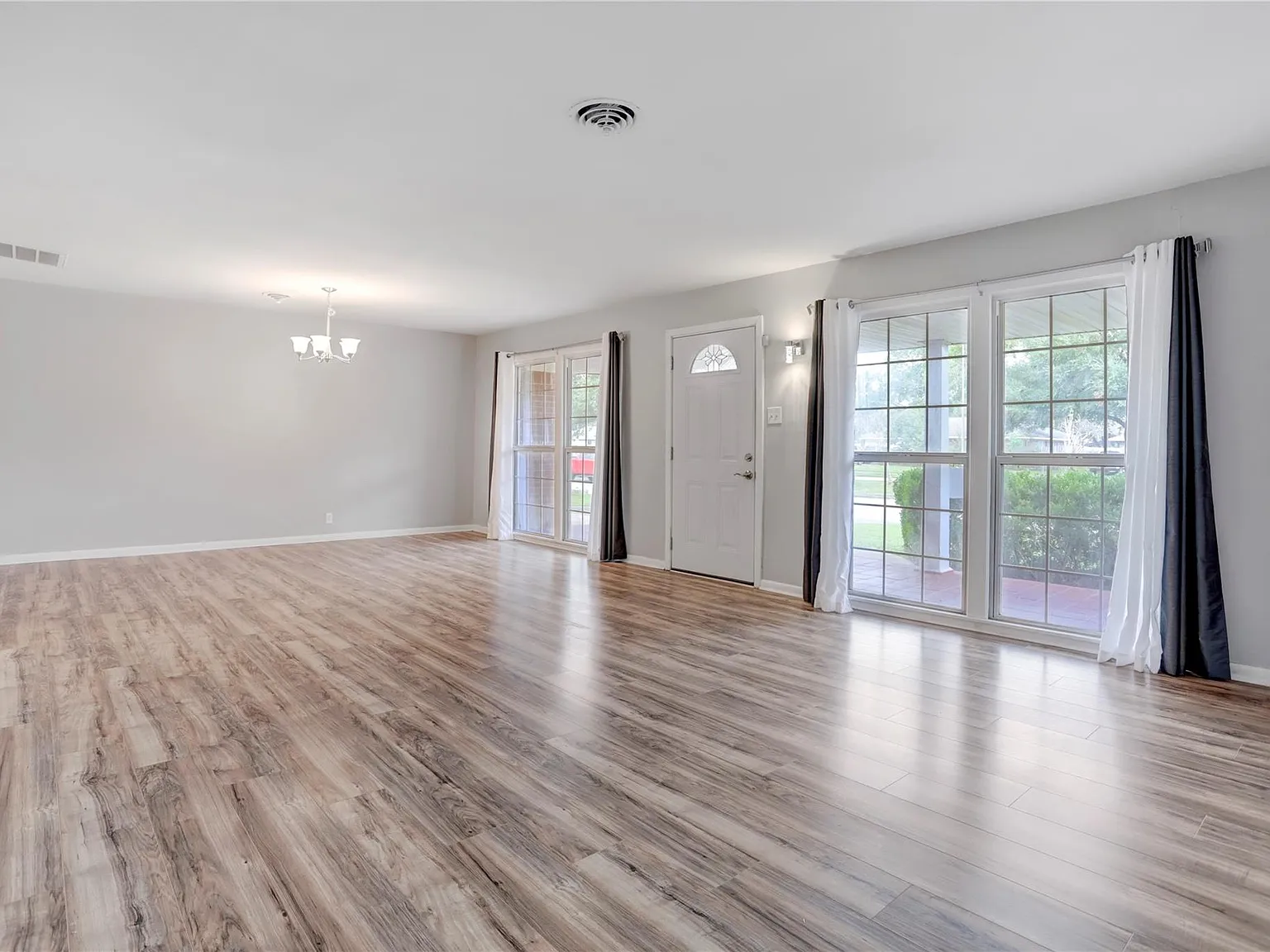 3 bed, 2.0 bath, 1741 sqft, $2,000 — Photo 3