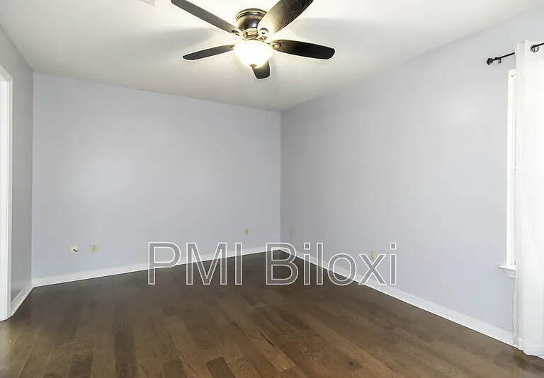 776 Whitney Dr — Photo 17