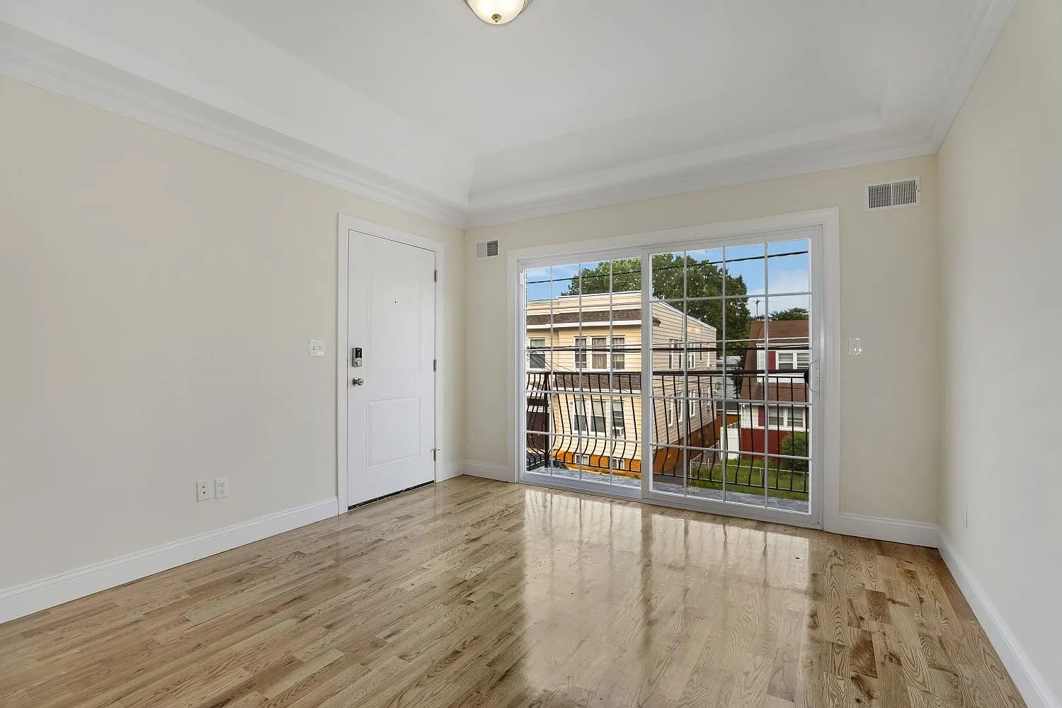 3 bed, 1276 sqft, $2,600 — Photo 4