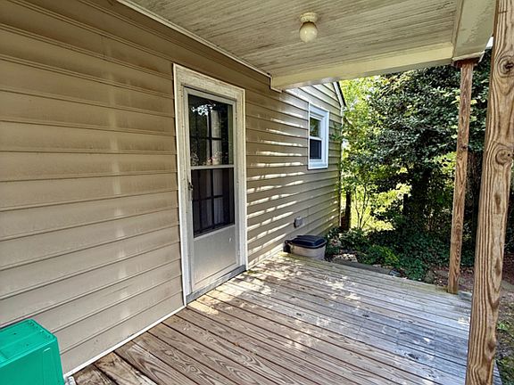 3rd image of 2125 Clarke St