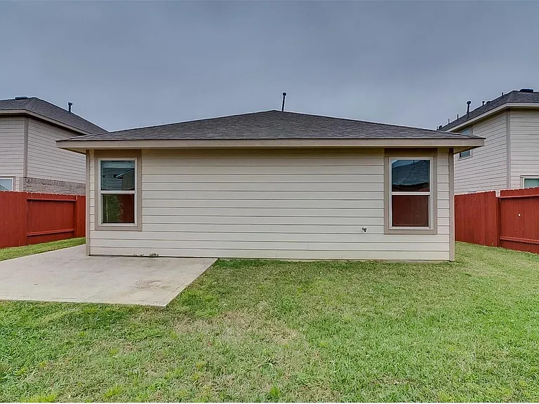 8314 Broadleaf Ave — Photo 17