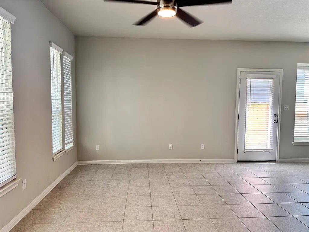 3 bed, 2.0 bath, 1108 sqft, $1,749 — Photo 2